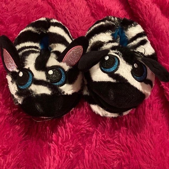 CUTE Zebra Slippers Size S 5-6 Girls
